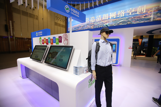 圖為2018年網(wǎng)絡(luò)安全博覽會(huì)上展示的網(wǎng)絡(luò)安全知識(shí)測(cè)試系統(tǒng)。中國(guó)網(wǎng)信網(wǎng) 李旭 攝