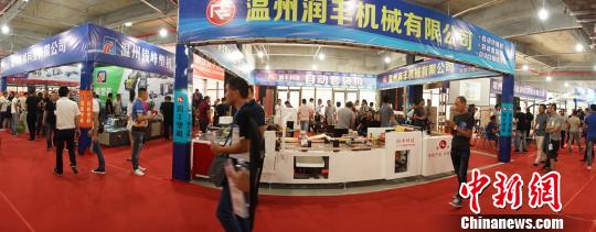 2018中國(guó)塑包紡織產(chǎn)業(yè)峰會(huì)曁博覽會(huì)現(xiàn)場(chǎng) 李斌 攝