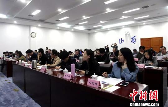 當日，山西省農業廳副巡視員張紅星、運城市副市長崔元斌，山西省農業廳果業工作總站站長雙樹林、運城市果業發展中心主任靳國全介紹有關情況并回答記者提問。山西省政府新聞辦供圖