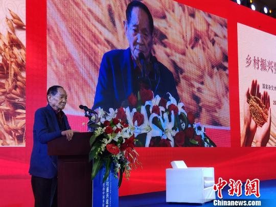 中國(guó)鄉(xiāng)村振興戰(zhàn)略高峰論壇召開(kāi)專(zhuān)家領(lǐng)導(dǎo)建言鄉(xiāng)村發(fā)展
