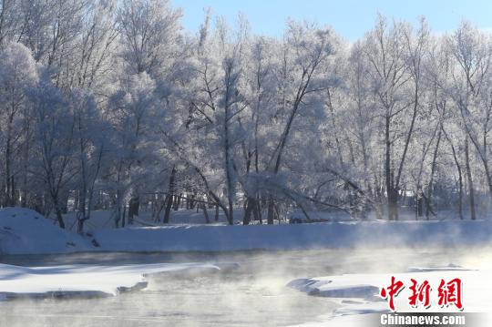 游客們不論在冬日里哪一個時段到哈巴河，都可以遇到這里的旅游活動，并可以參與其中，感受哈巴河的冬天。　哈巴河縣委宣傳部供圖 攝
